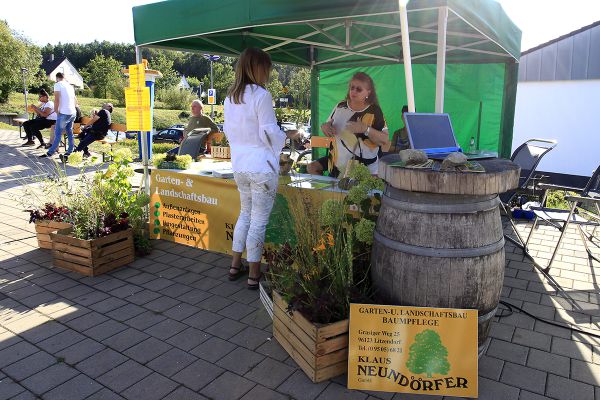 Informationsstand von Klaus Neundörfer Garten- und Landschaftsbau bei einer Veranstaltung